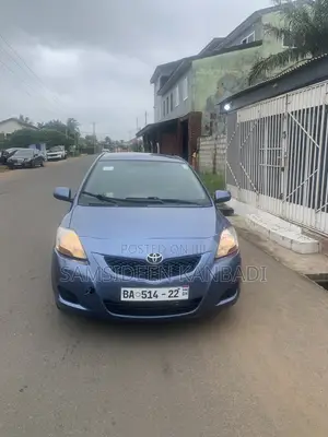 Toyota Yaris Base Sedan 4dr 2010 Blue