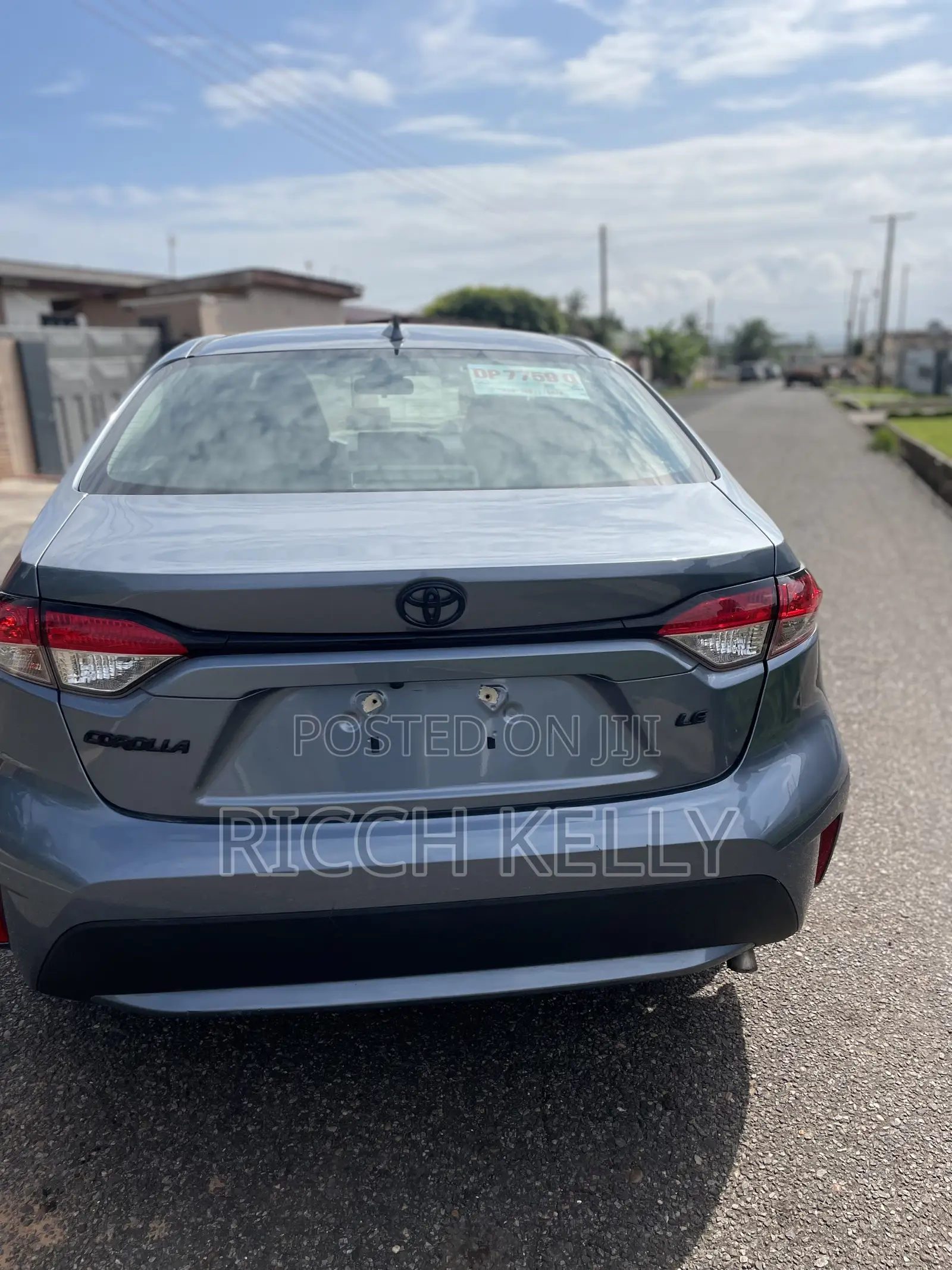 Toyota Corolla LE 2021 Silver
