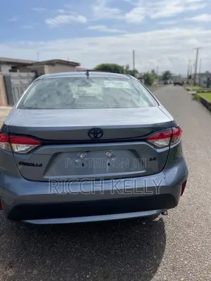 Toyota Corolla LE 2021 Silver