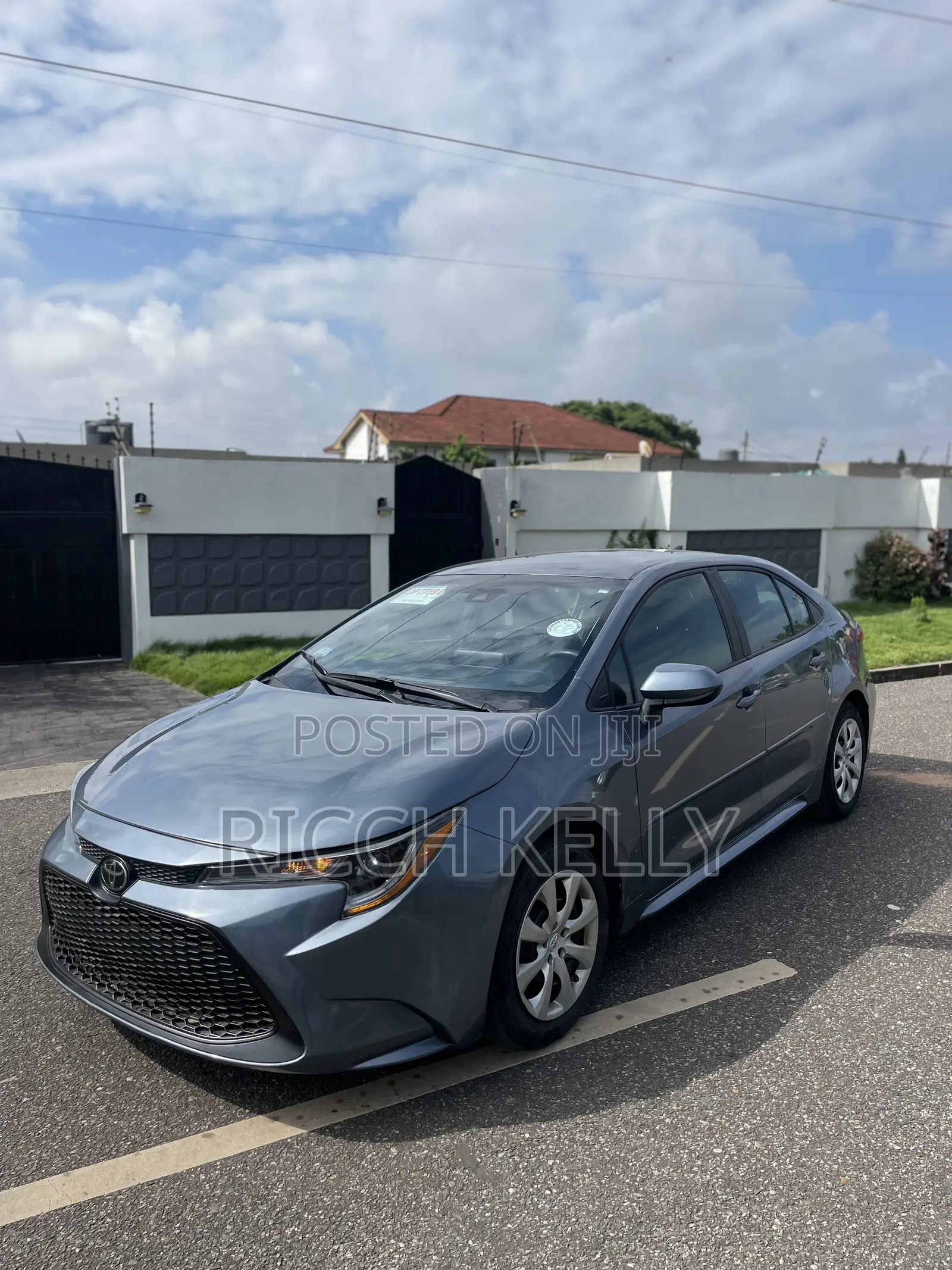 Toyota Corolla LE 2021 Silver