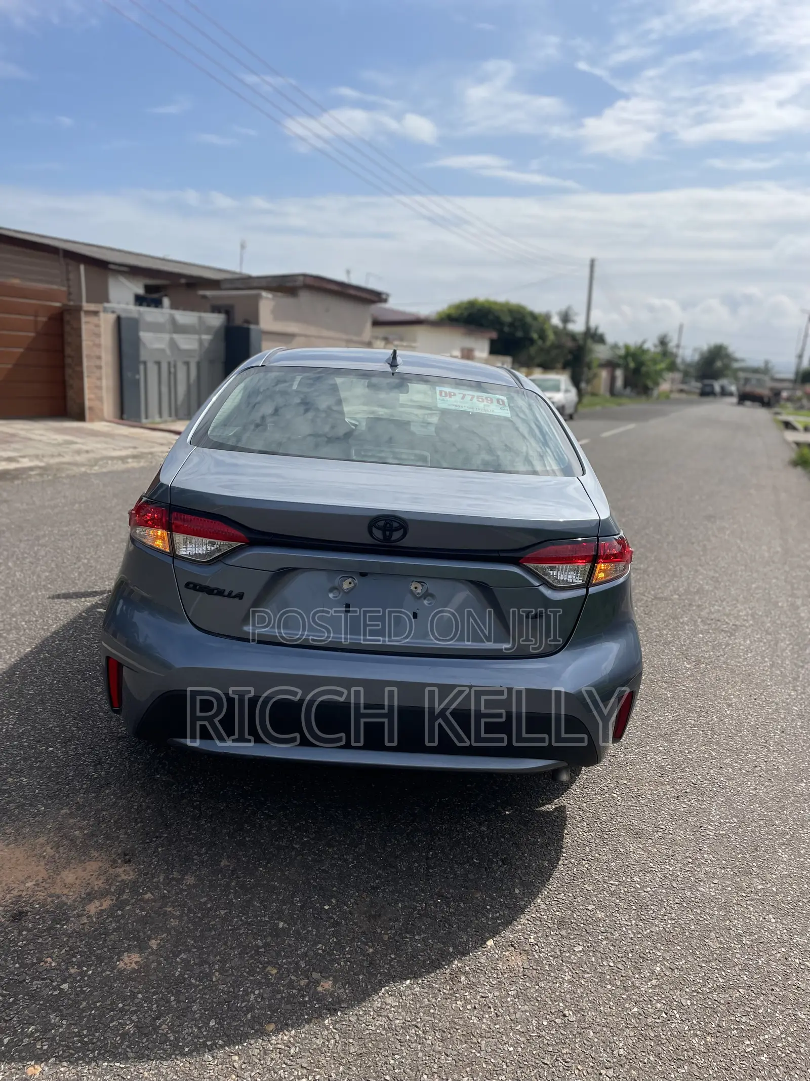 Toyota Corolla LE 2021 Silver