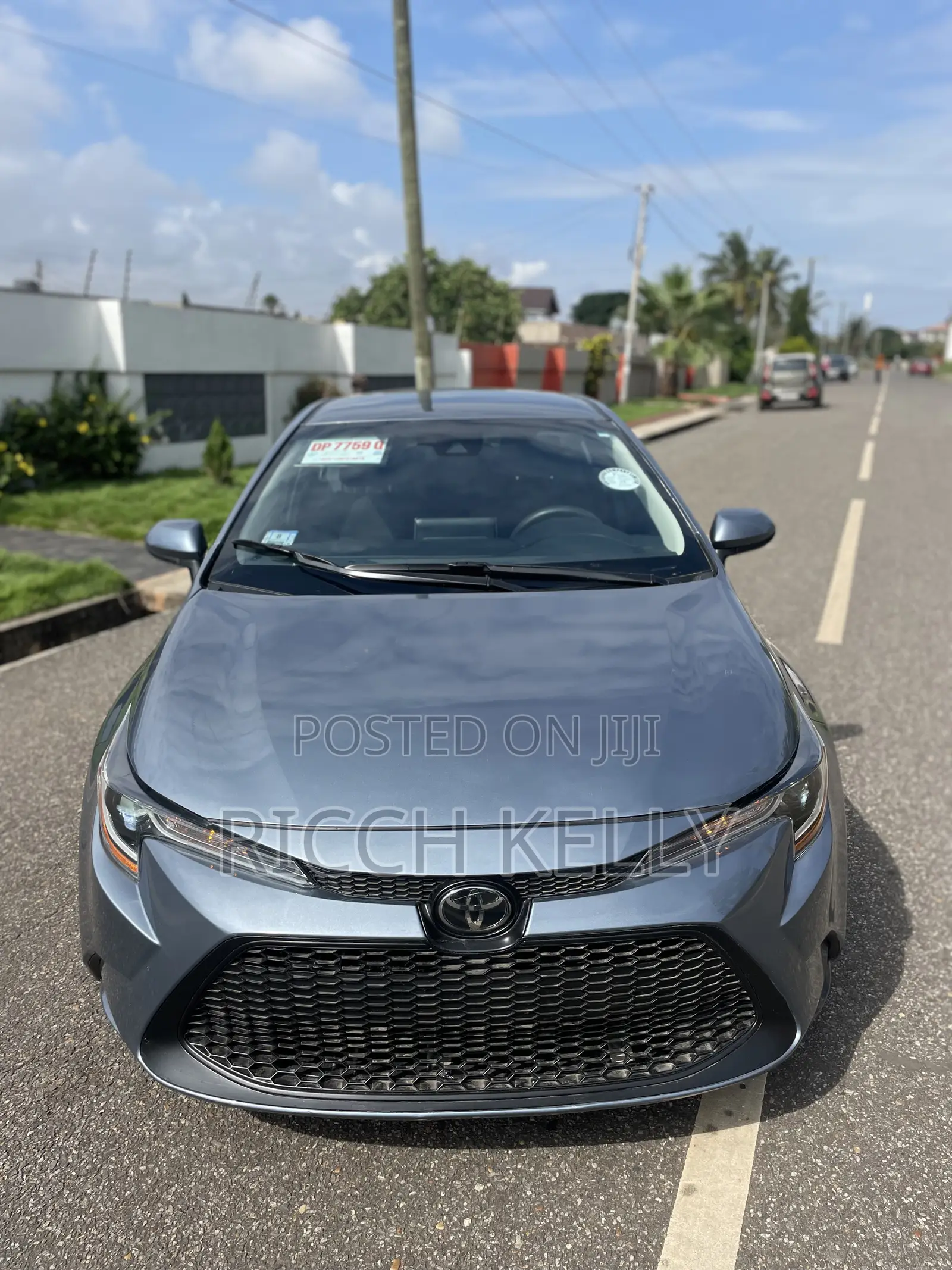 Toyota Corolla LE 2021 Silver