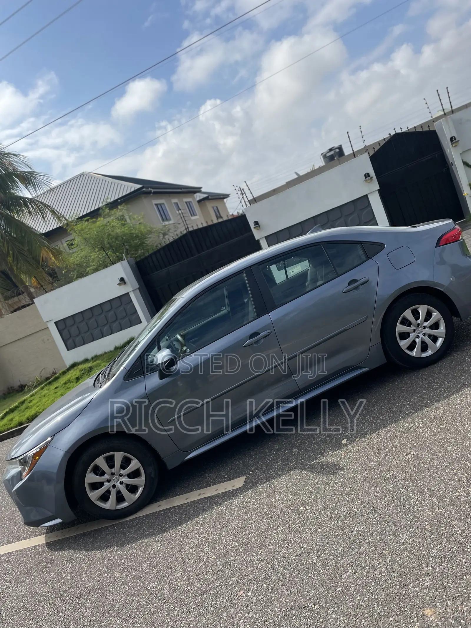 Toyota Corolla LE 2021 Silver