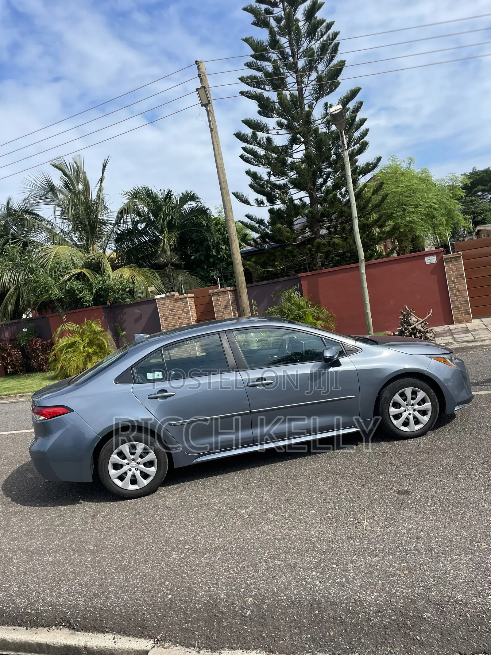 Toyota Corolla LE 2021 Silver