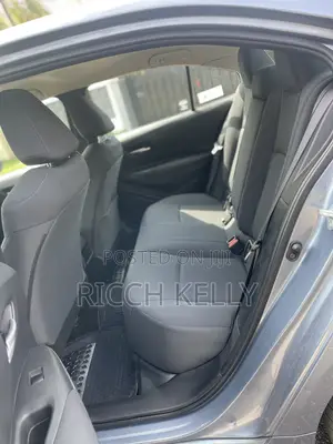 Toyota Corolla LE 2021 Silver