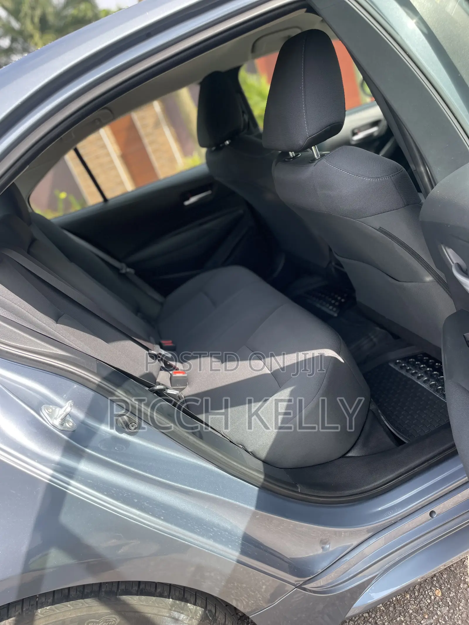 Toyota Corolla LE 2021 Silver