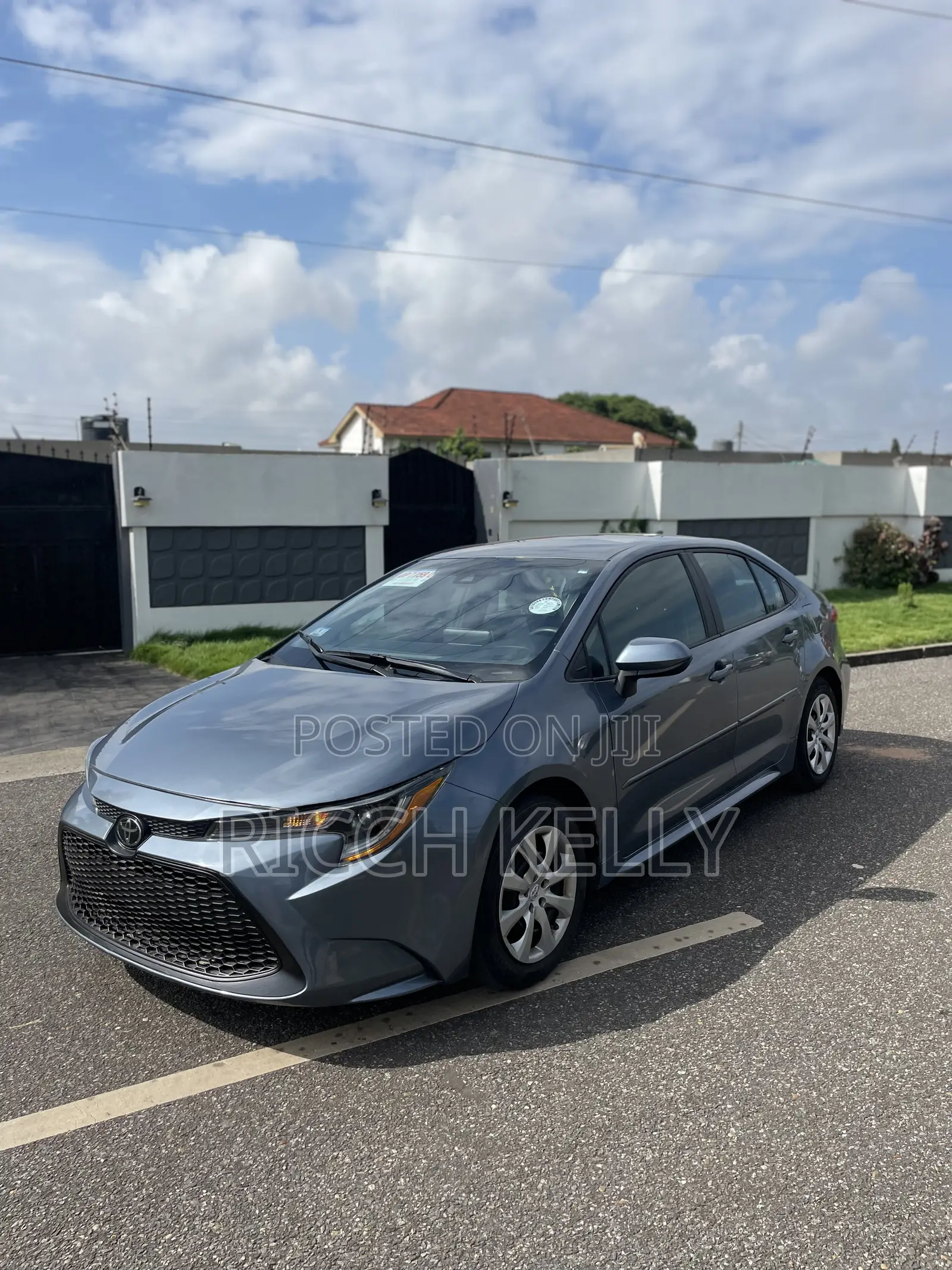 Toyota Corolla LE 2021 Silver