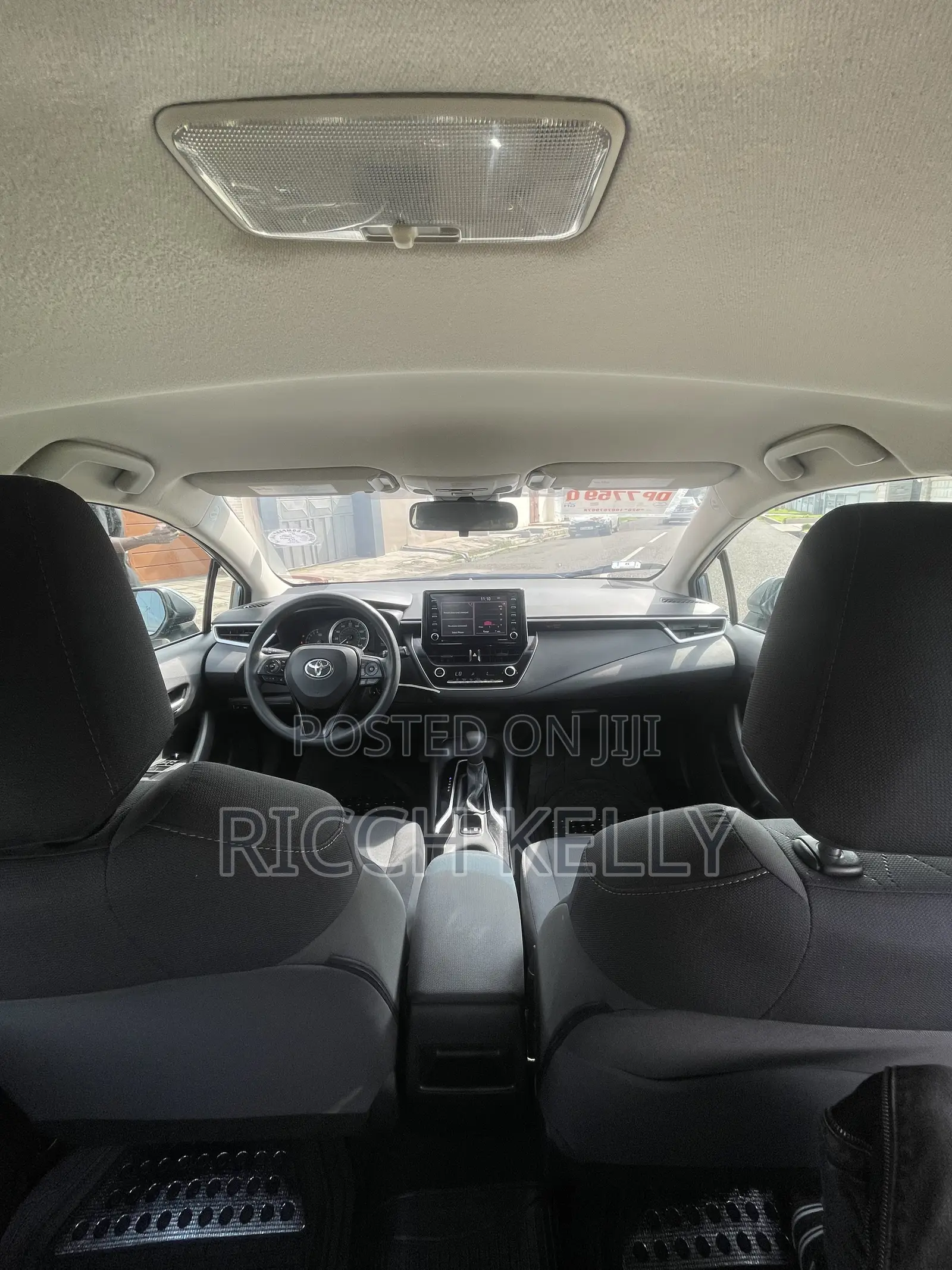 Toyota Corolla LE 2021 Silver