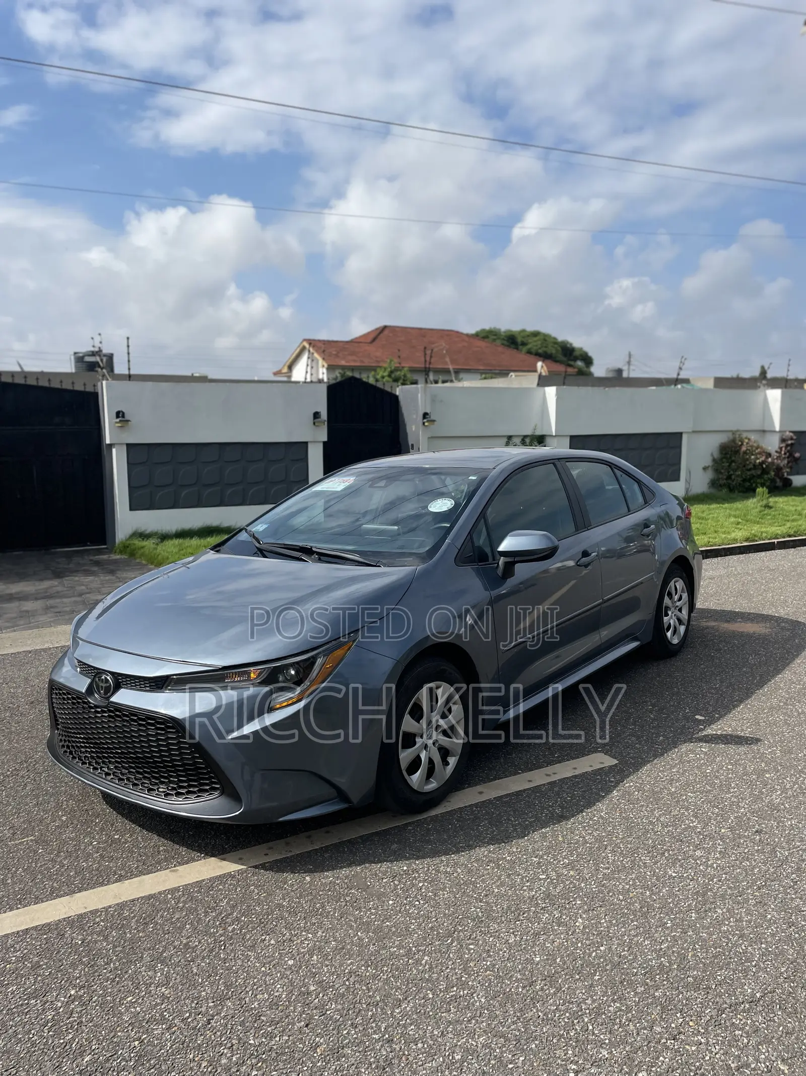 Toyota Corolla LE 2021 Silver