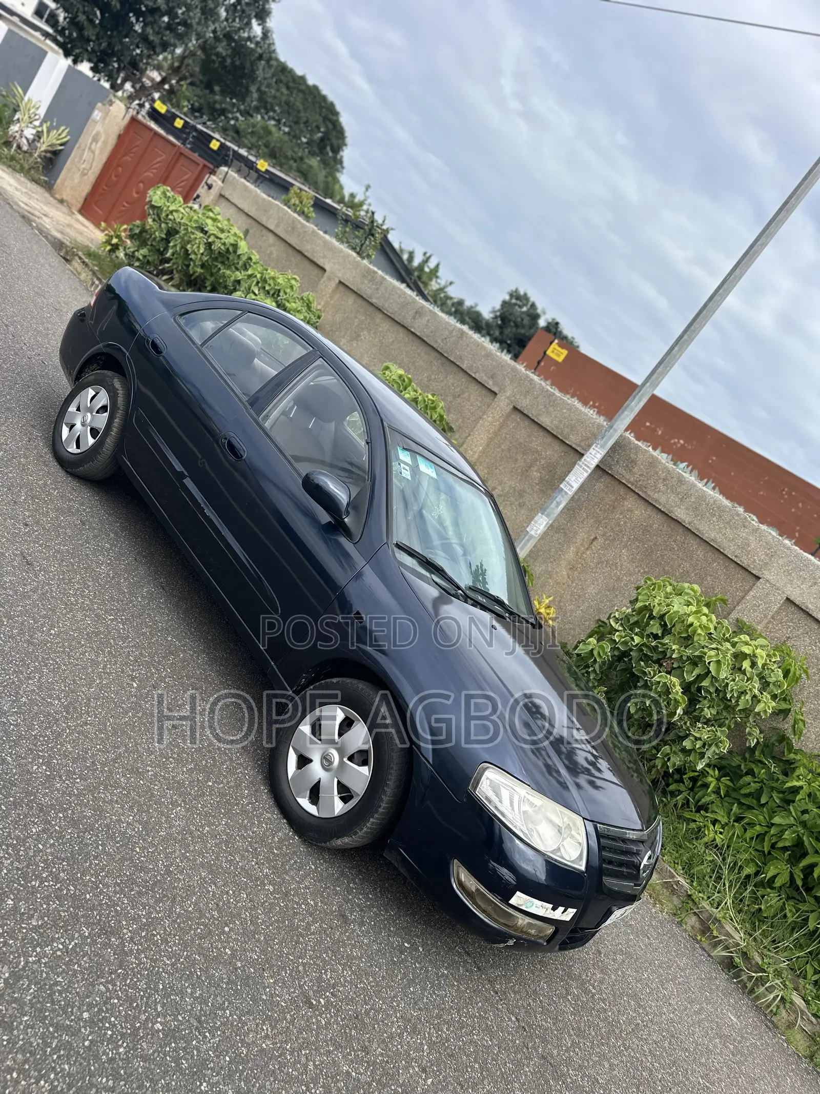 Nissan Sunny 2012 Blue