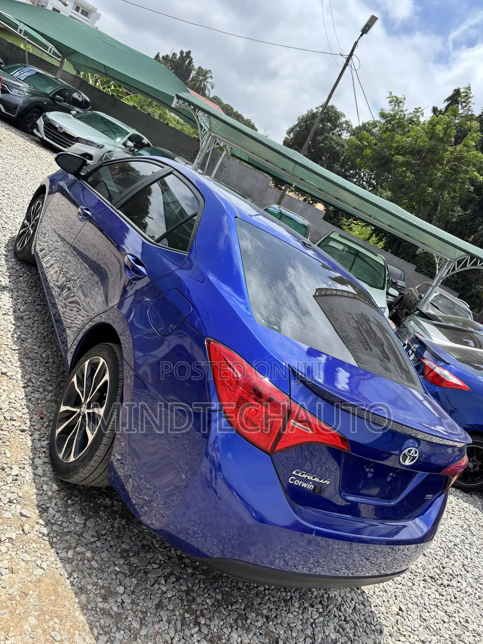 Toyota Corolla SE (1.8L 4cyl 6M) 2018 Blue