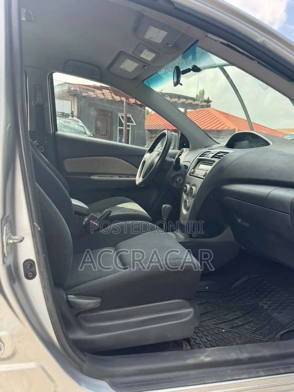 Toyota Yaris 2011 Silver