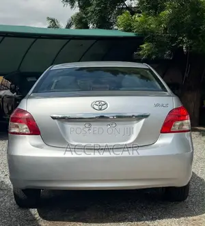 Toyota Yaris 2011 Silver