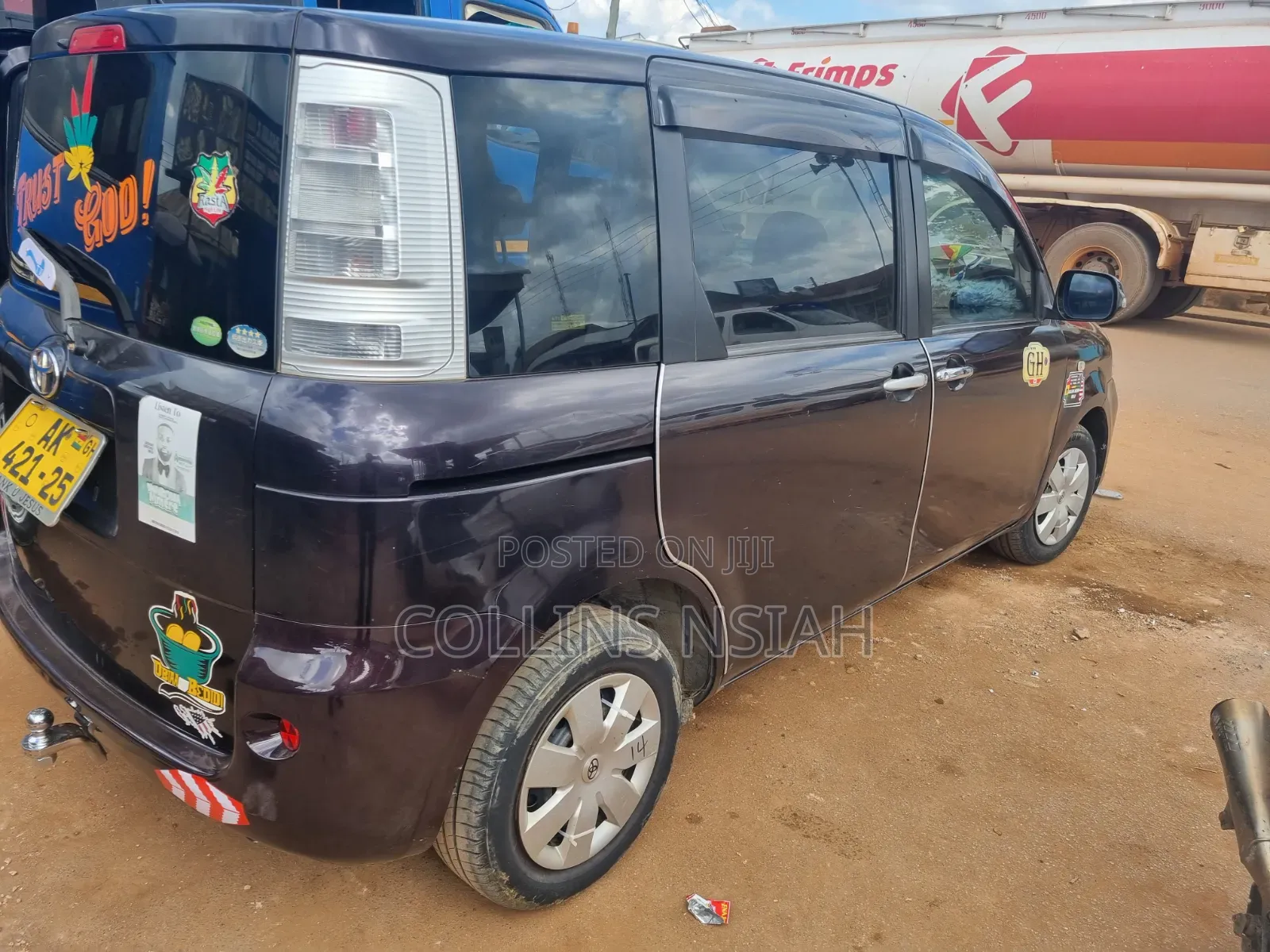 Toyota Sienta 2012 Brown
