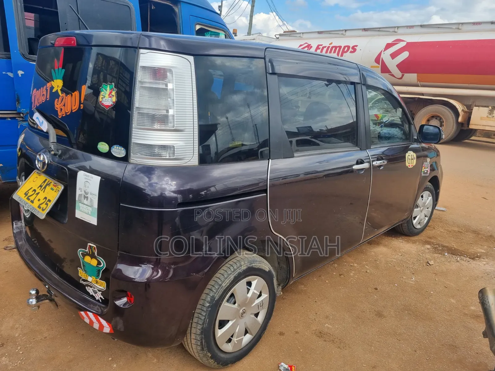 Toyota Sienta 2012 Brown