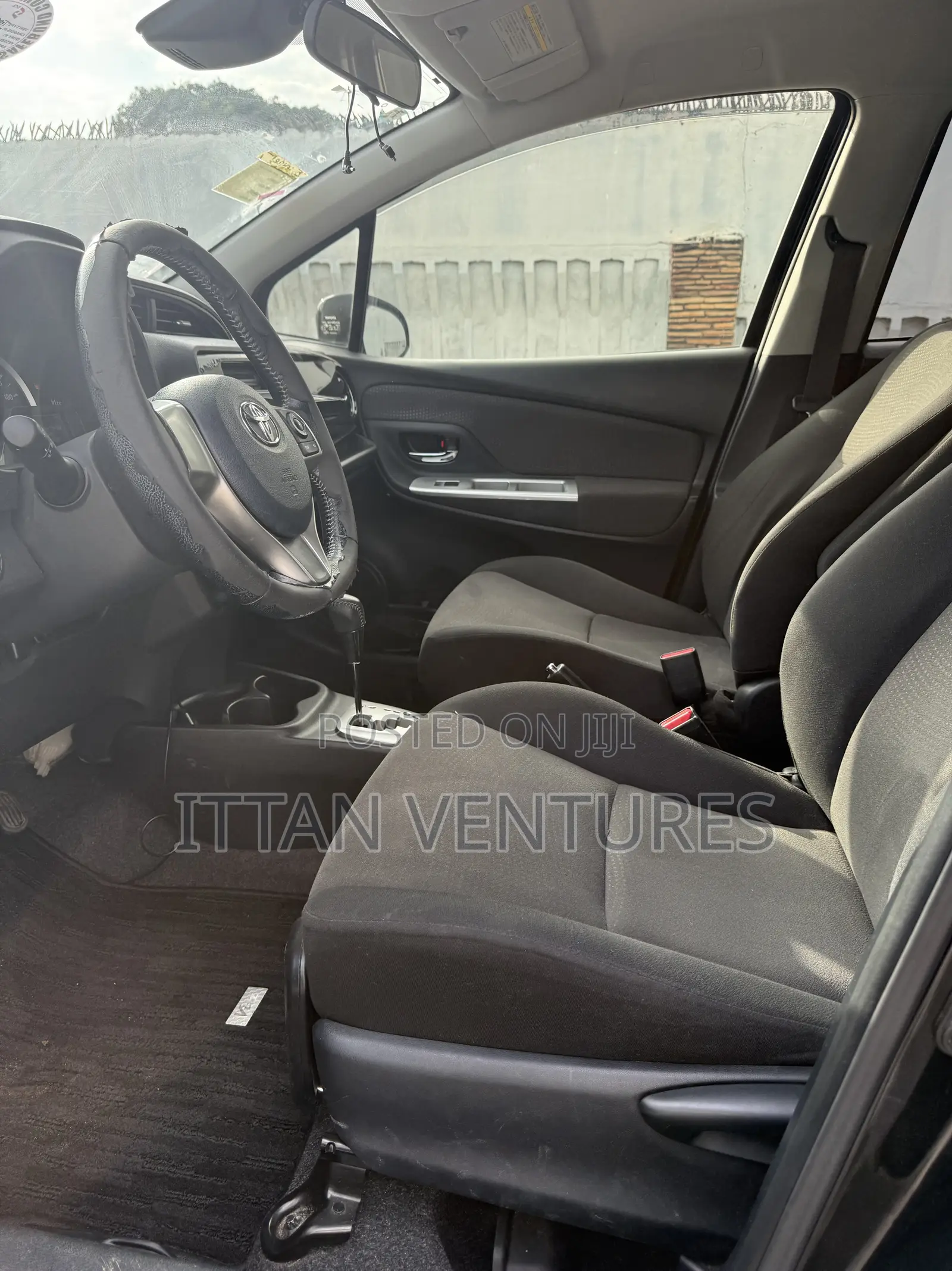 Toyota Vitz 2015 Black