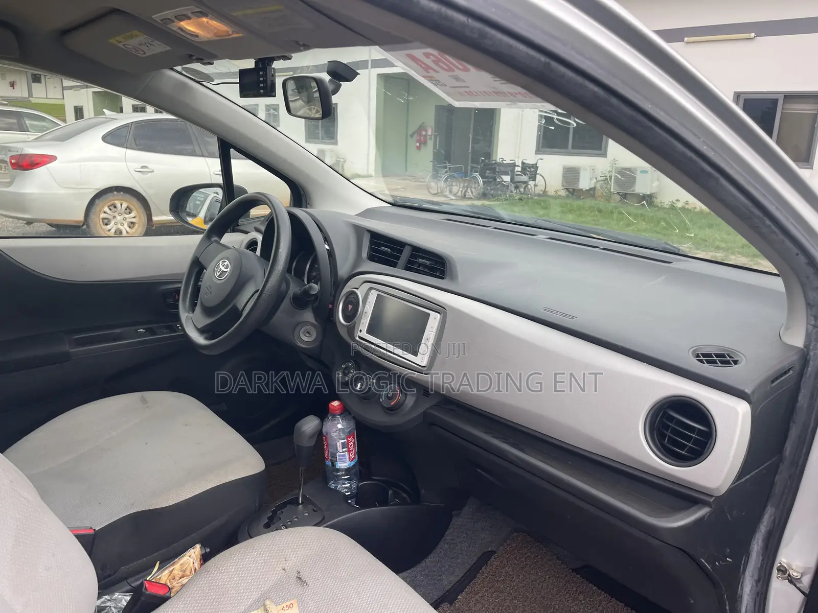 Toyota Vitz 2014 Silver