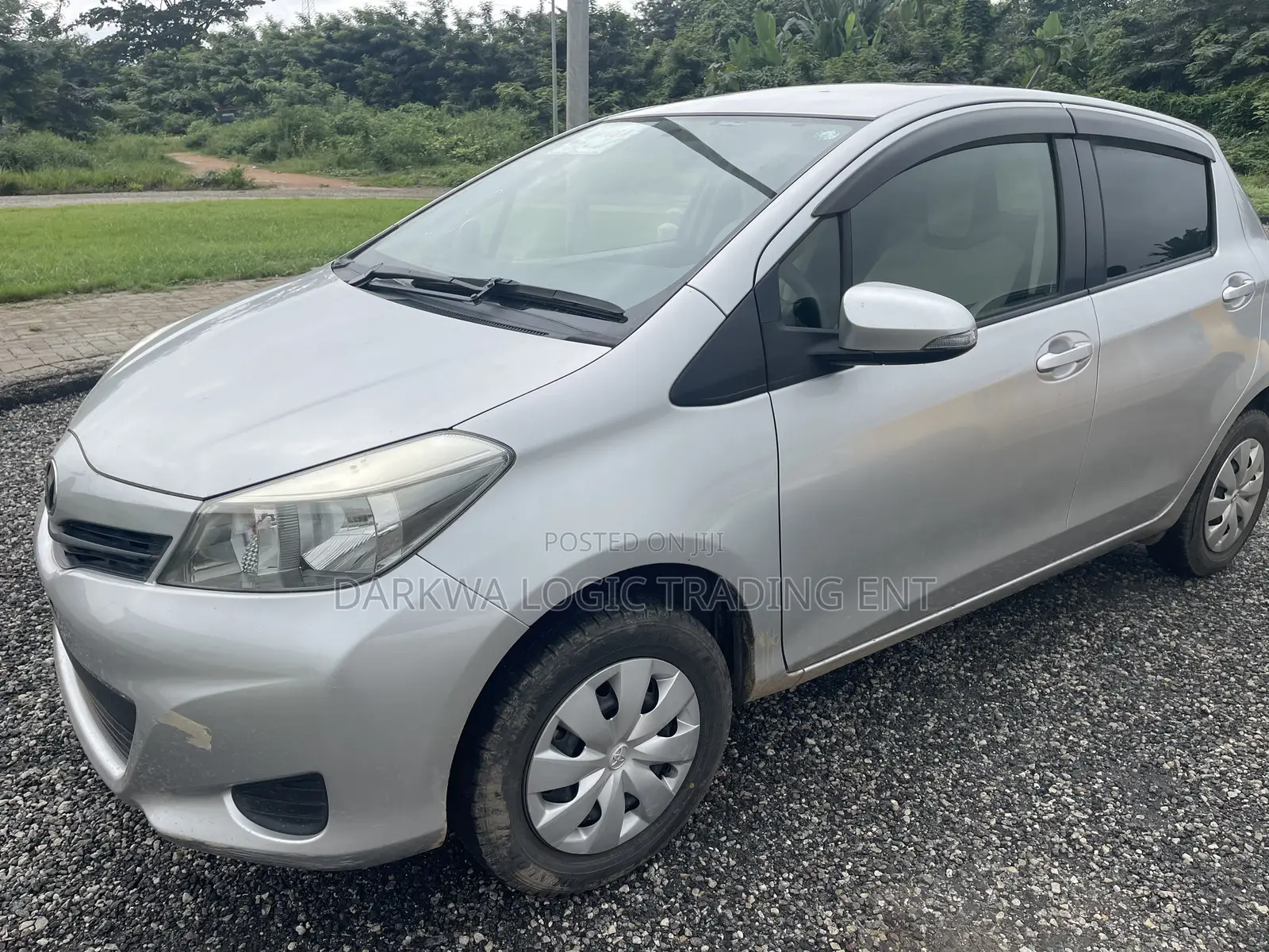 Toyota Vitz 2014 Silver