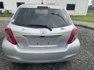 Toyota Vitz 2014 Silver