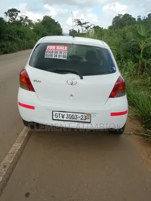 Toyota Vitz 2010 White