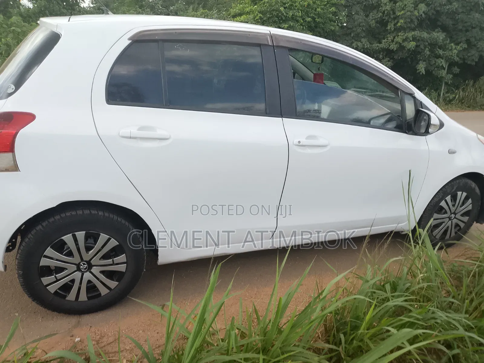 Toyota Vitz 2010 White