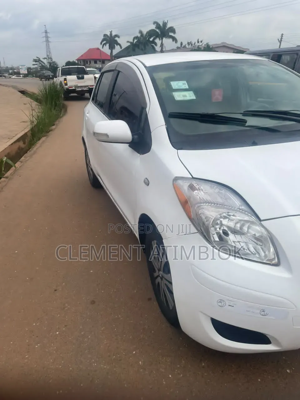 Toyota Vitz 2010 White