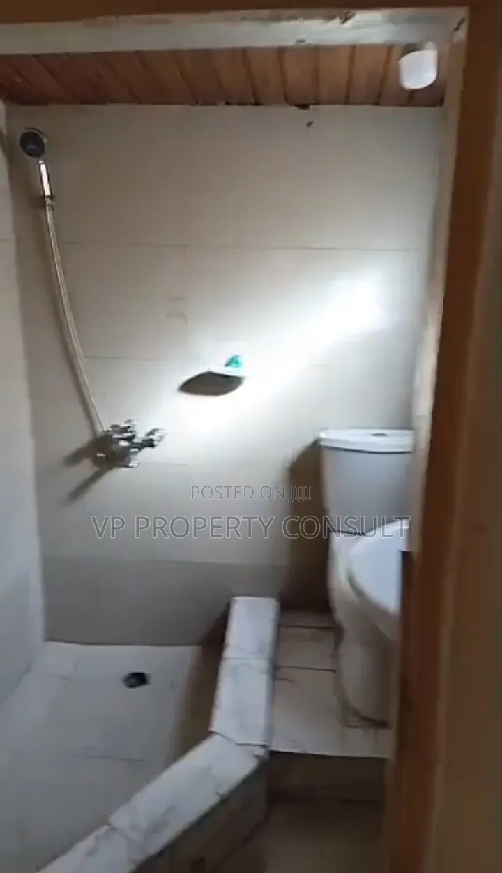 1bdrm Apartment in South Labadi Estate, Estates for rent