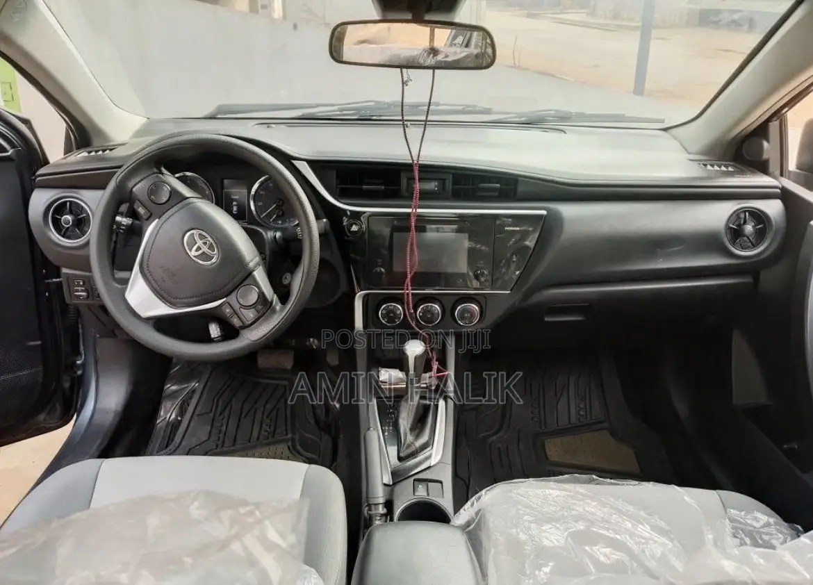 Toyota Corolla SE 4dr Sedan (1.8L 4cyl CVT) 2017 Gray