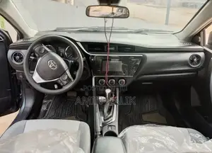 Toyota Corolla SE 4dr Sedan (1.8L 4cyl CVT) 2017 Gray