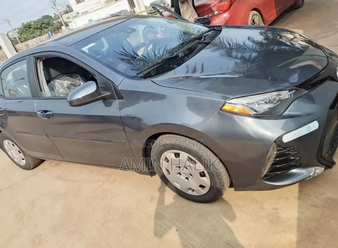 Toyota Corolla SE 4dr Sedan (1.8L 4cyl CVT) 2017 Gray