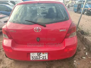Toyota Yaris Base Hatchback 5dr 2010 Red