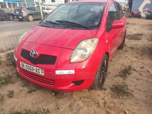 Toyota Yaris Base Hatchback 5dr 2010 Red