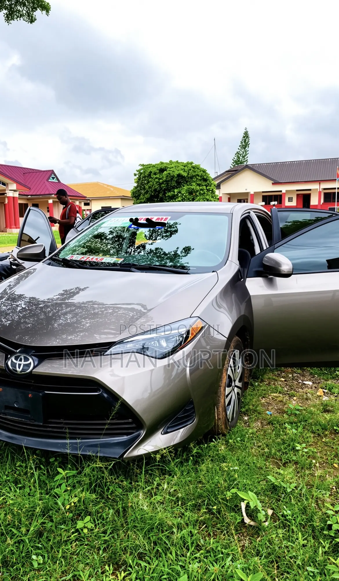 Toyota Corolla LE (1.8L 4cyl 2A) 2019 Brown