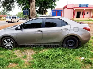 Toyota Corolla LE (1.8L 4cyl 2A) 2019 Brown
