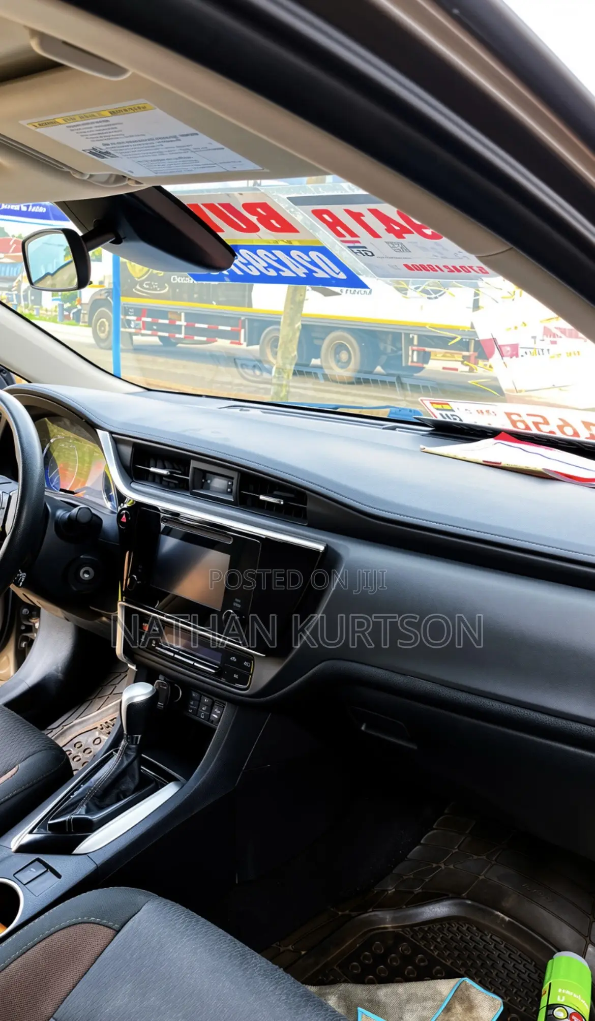 Toyota Corolla LE (1.8L 4cyl 2A) 2019 Brown