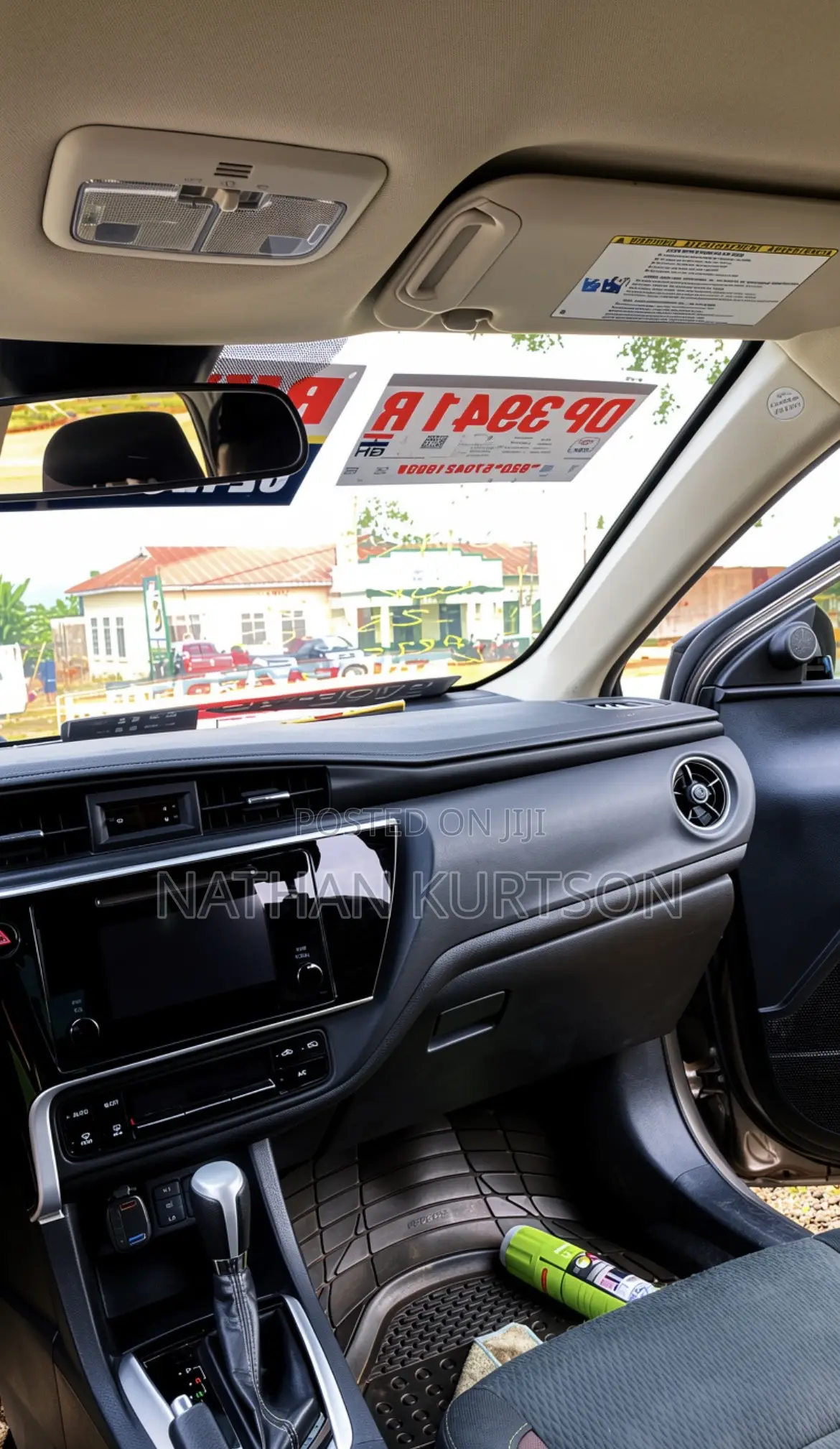 Toyota Corolla LE (1.8L 4cyl 2A) 2019 Brown