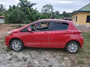 Toyota Vitz 2012 Red
