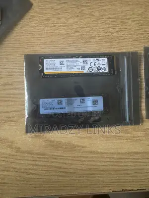 Samsung PM9A1 MZ-VL21T10B 1TB PCIe 4.0 NVMe 2280 Solid State Drive