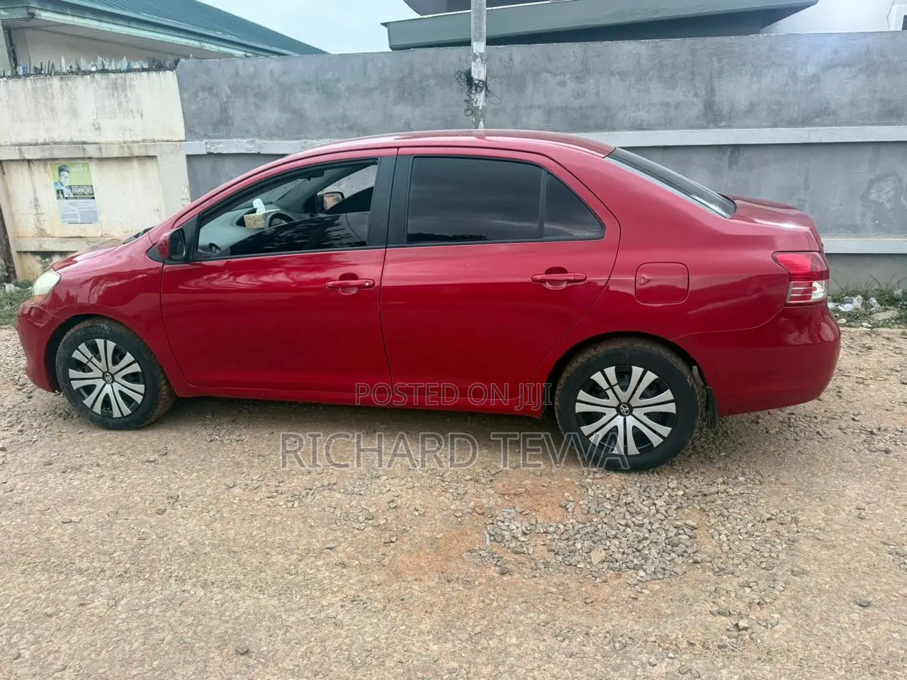 Toyota Yaris Base Sedan 4dr 2010 Red