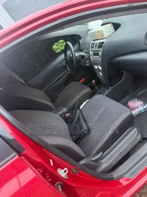 Toyota Yaris Base Sedan 4dr 2010 Red