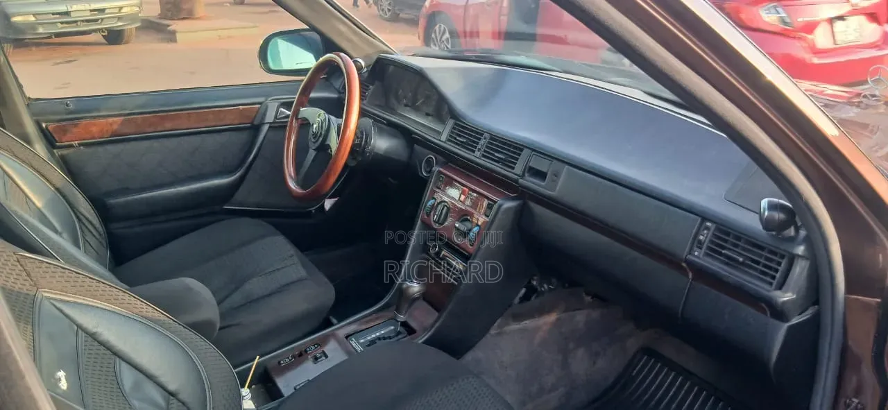 Mercedes-Benz W124 1995 Brown