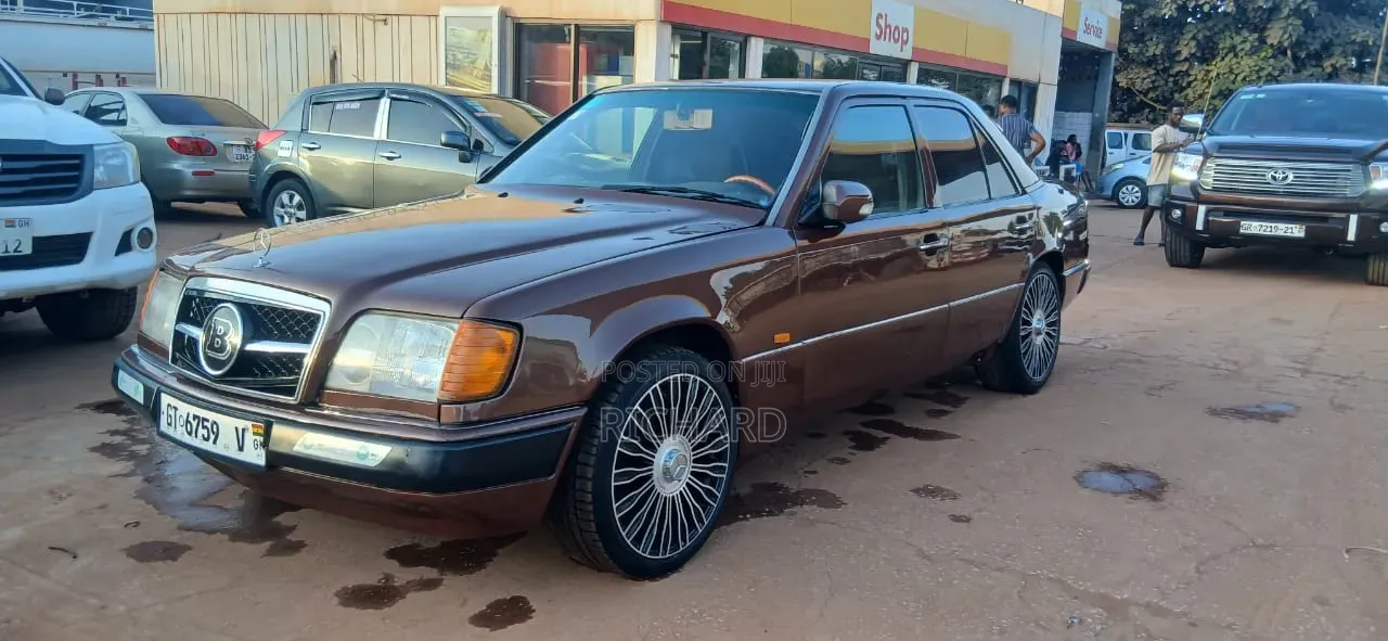Mercedes-Benz W124 1995 Brown