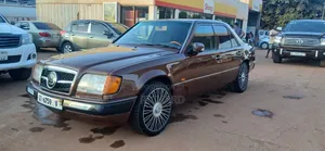 Mercedes-Benz W124 1995 Brown