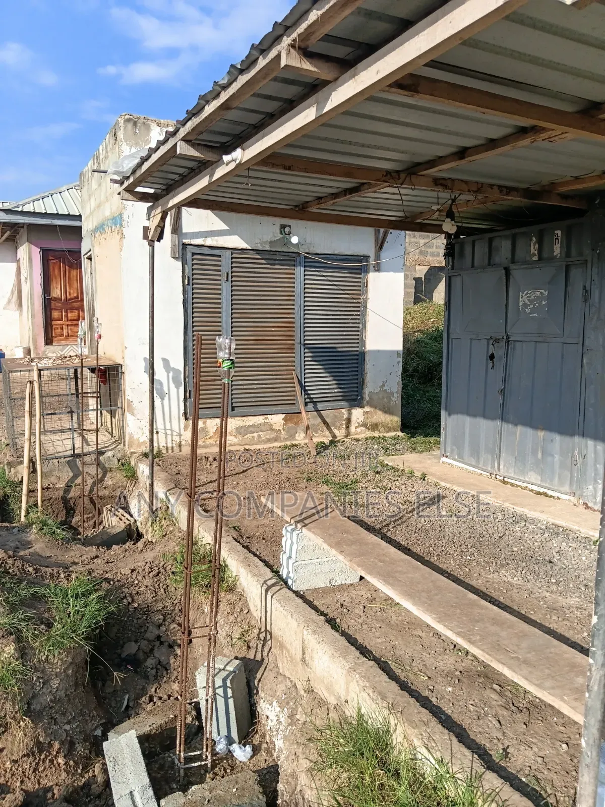 House Front Store for Rent