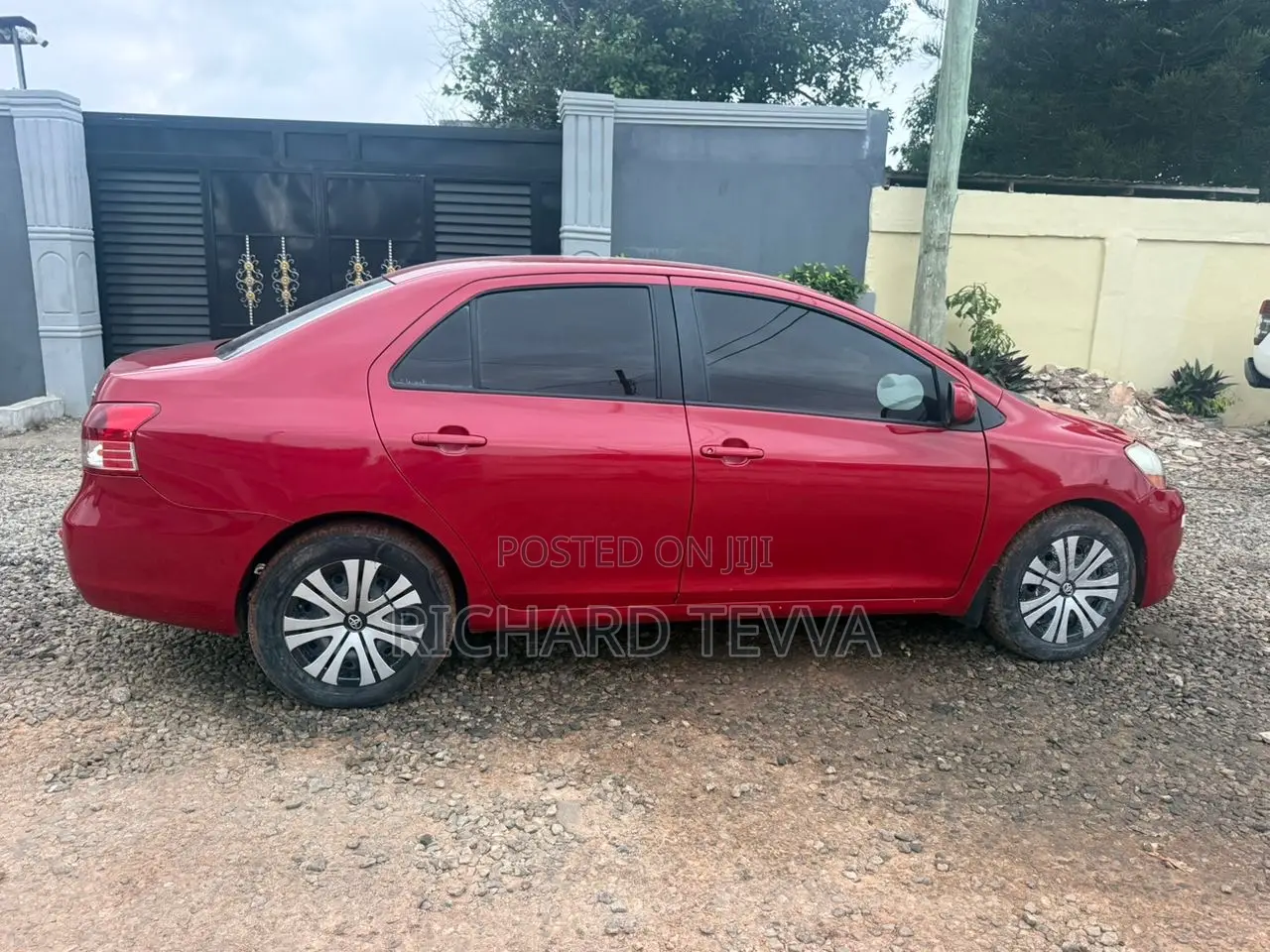 Toyota Yaris Base Sedan 4dr 2010 Red