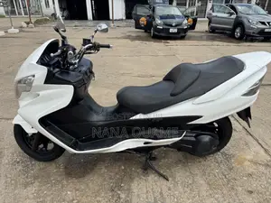 Suzuki Burgman 2022 White