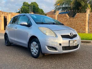 Toyota Vitz 2010 Silver