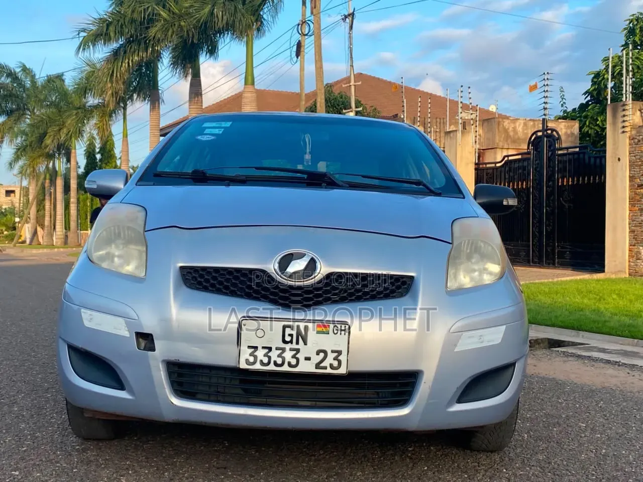 Toyota Vitz 2010 Silver