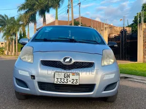 Toyota Vitz 2010 Silver
