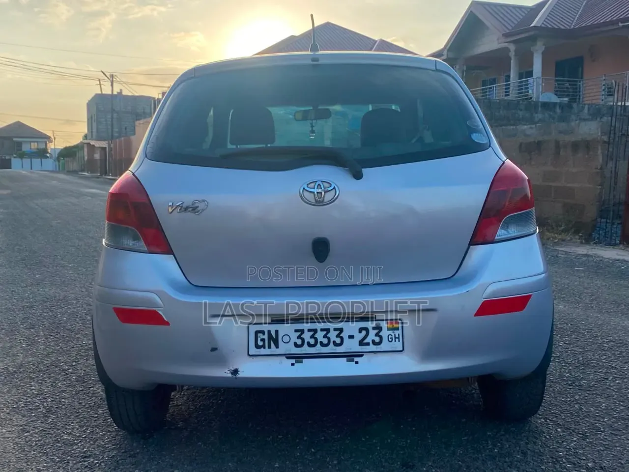 Toyota Vitz 2010 Silver